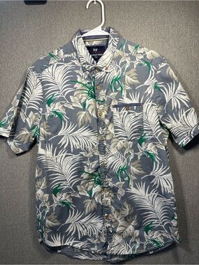 Casual Short-Sleeve Button-Down Shirt - Blue with White & Green Leaf Print